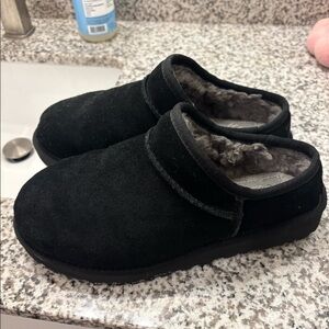 Black Mini Uggs (size 8)
